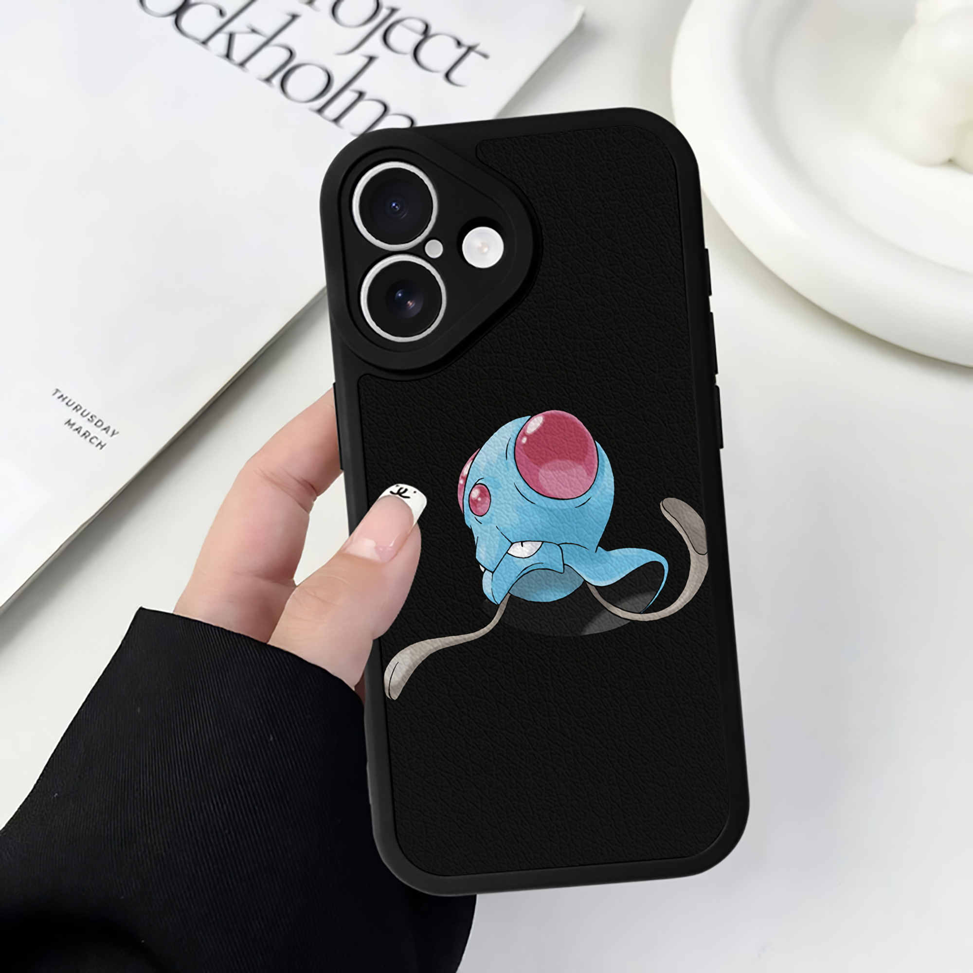 （画像用） ポケットモンスター Pokémon 【iPhone 16シリーズ対応】シリコンスマホケース（レザー調） 材質：シリコン
